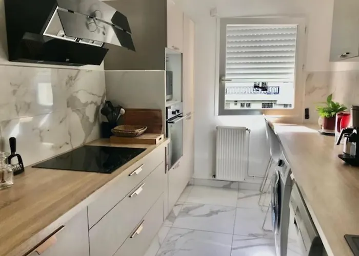 Le Bouscat: Un Superbe En Résidence Le Bouscat